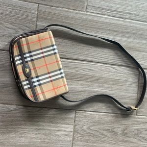 A Burberry purse